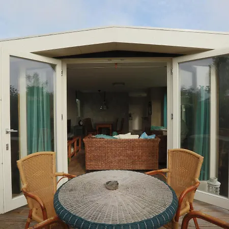 Chalet Recreatiepark Wiringherlant 2 Hippolytushoef